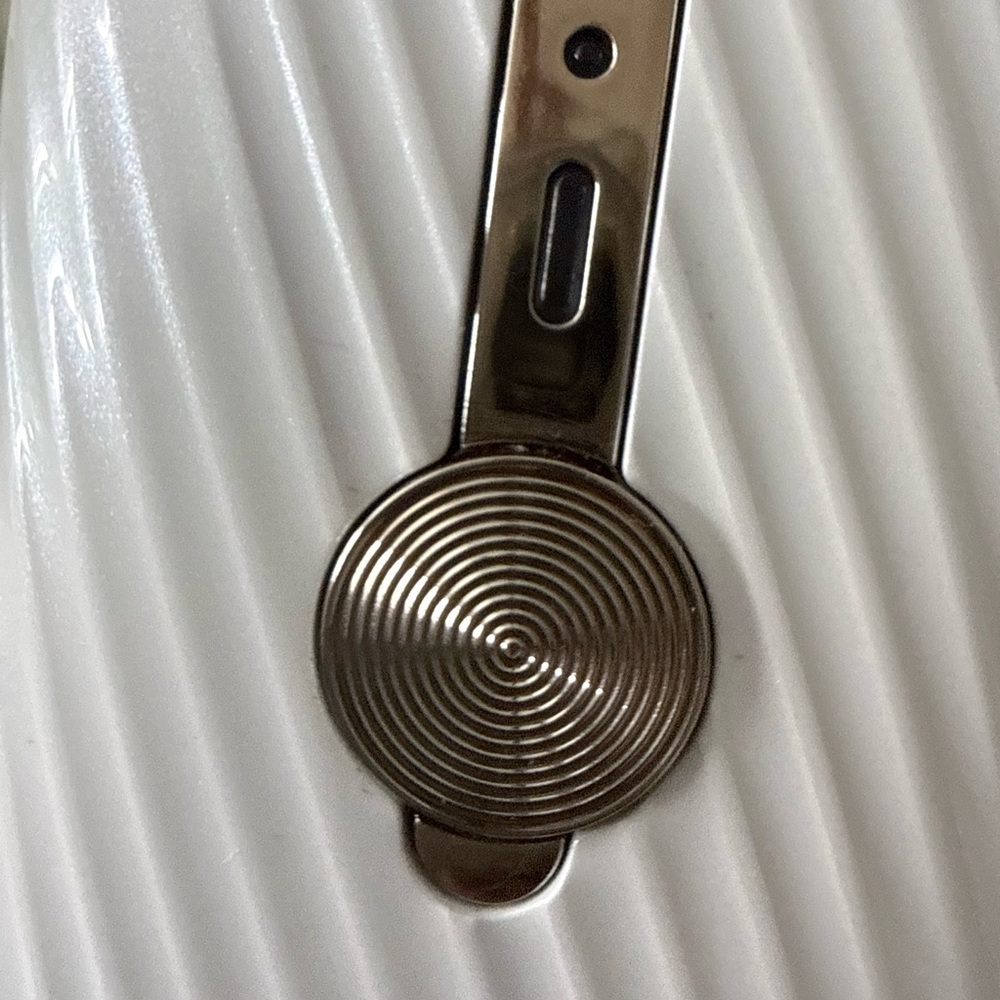Haute White and Gold Hair Removal Device - Picture 7 of 11
